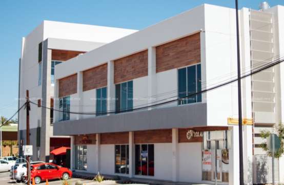 LOCAL EN RENTA CON TERRAZA EN PLAZA GUADALUPE