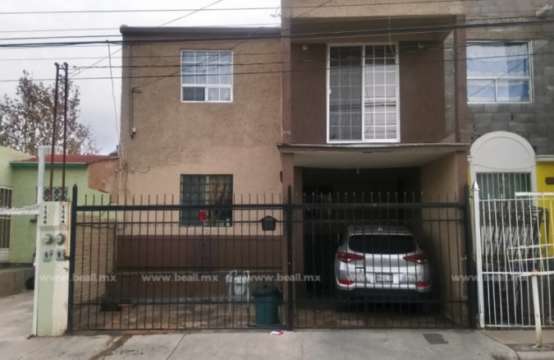 CASA EN VENTA CON RECAMARA EN PLANTA BAJA QUINTAS CAROLINAS $1,150,000