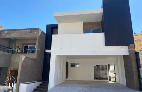 CASA EN VENTA RECAMARA EN PLANTA BAJA FRACC. RINCONADAS DE LA SIERRA $3,300,000