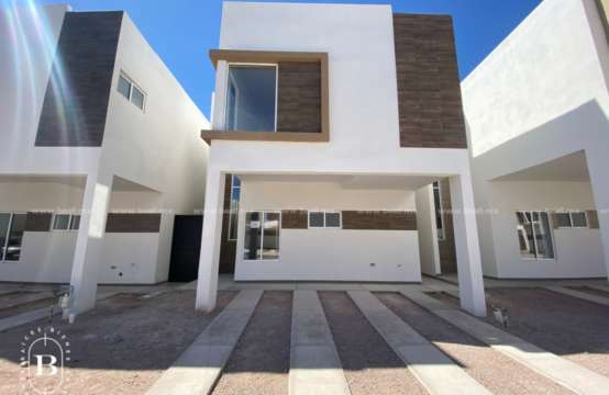 CASA EN RENTA NUEVA EN FRACC PRIVADO POR UVM ZONA RELIZ