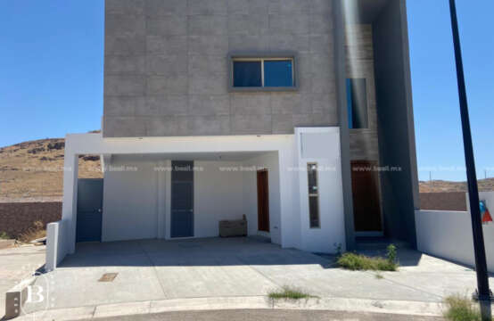 CASA EN VENTA RESIDENCIAL VALDIVIA ZONA CANTERA $3,850,000