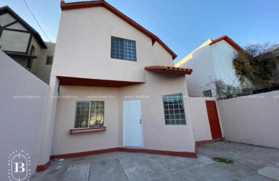 CASA EN VENTA EN PASEOS DE CHIHUAHUA AL NORTE DE LA CIUDAD $1,350,000